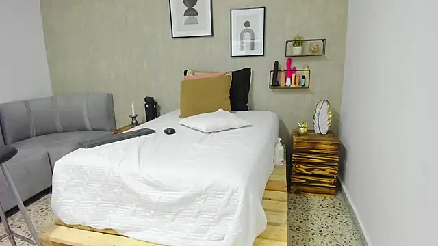 afrodita martinez online show from February 8, 6:43 am