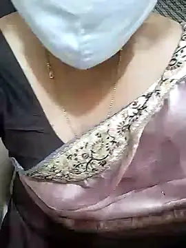 Snapshot of aliseanu chatting on January 2, 11:31 am aliseanu online show from January 2, 11:31 am