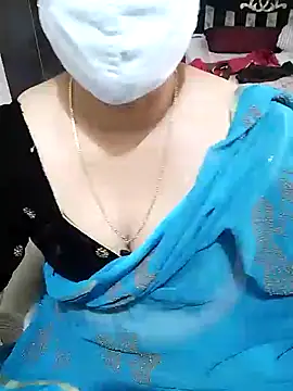 Snapshot of aliseanu chatting on January 4, 11:00 am aliseanu online show from January 4, 11:00 am