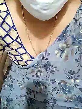 Snapshot of aliseanu chatting on January 8, 11:32 am aliseanu online show from January 8, 11:32 am