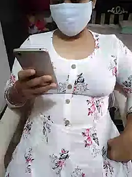 Snapshot of aliseanu chatting on January 13, 5:44 am aliseanu online show from January 13, 5:44 am