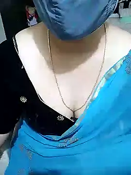 Snapshot of aliseanu chatting on January 18, 2:25 am aliseanu online show from January 18, 2:25 am