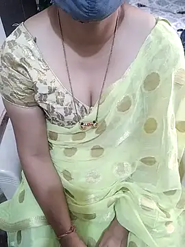 Snapshot of aliseanu chatting on February 14, 10:28 am aliseanu online show from February 14, 10:28 am