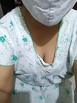 Snapshot of aliseanu chatting on February 23, 1:02 am aliseanu online show from February 23, 1:02 am