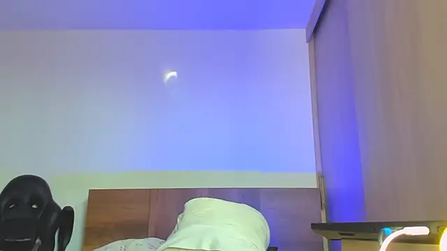 Stevenn 77 online show from December 6, 7:45 pm