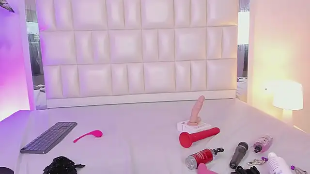 Alhana pulido online show from December 24, 8:05 pm