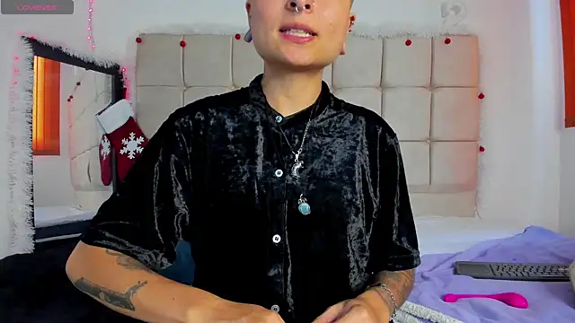 ZuryRamirez  online show from December 19, 7:29 pm