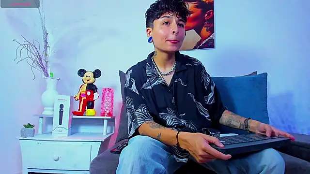 ZuryRamirez  online show from January 18, 6:10 pm