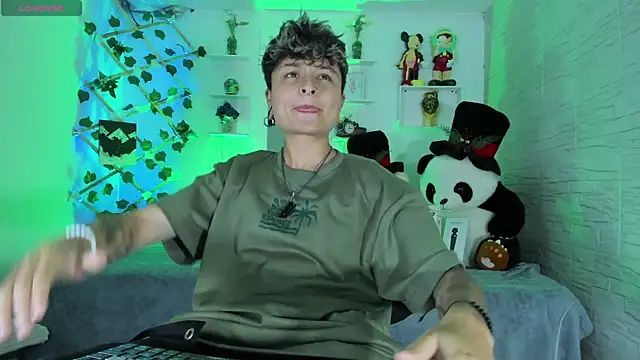 ZuryRamirez  online show from October 6, 9:01 pm