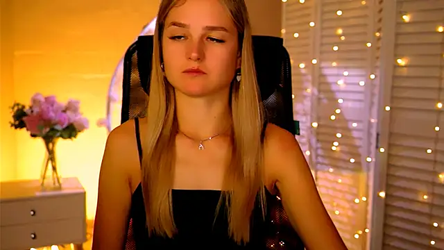 DeboraLarson online show from November 16, 3:23 am