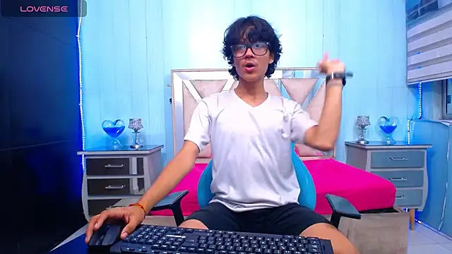 Snapshot of andy_staar chatting on September 29, 11:15 am andy staar online show from September 29, 11:15 am