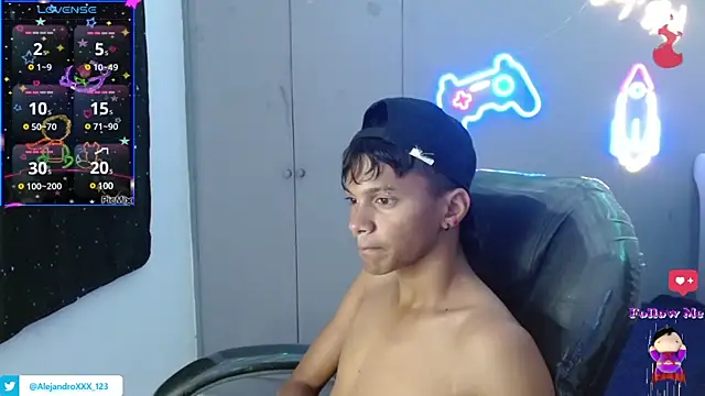 loistwink  online show from February 12, 2:24 am