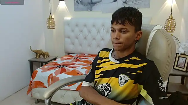 loistwink  online show from March 15, 1:07 pm