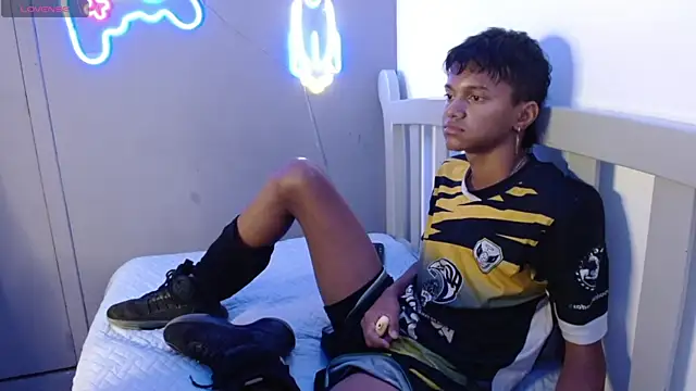 loistwink  online show from March 19, 4:03 am