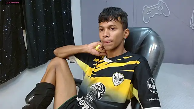 loistwink  online show from March 19, 8:22 pm