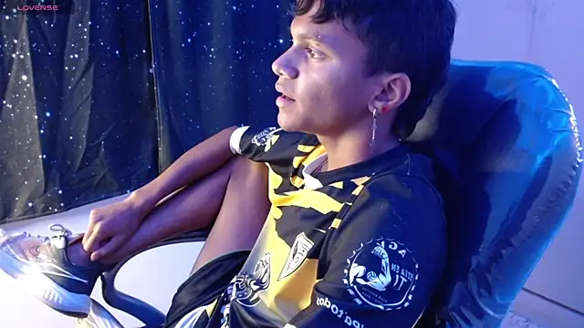 loistwink  online show from March 22, 1:52 pm