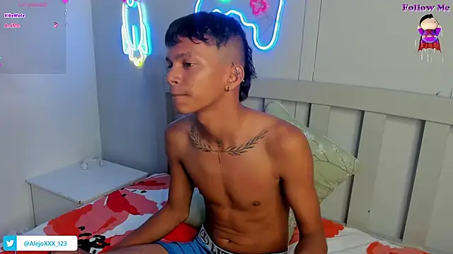 loistwink  online show from October 9, 6:44 am