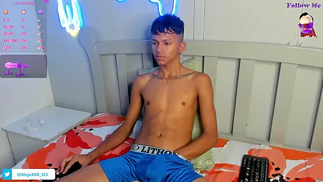 loistwink  online show from October 10, 5:39 am