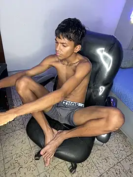 loistwink  online show from November 20, 5:29 am