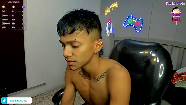 loistwink  online show from December 3, 5:26 am