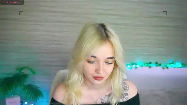 Ashley S online show from October 25, 10:15 pm