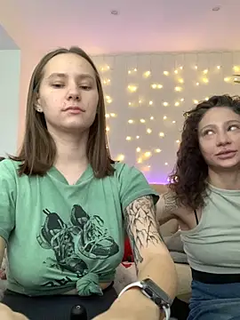 Snapshot of HotCaramellsTV chatting on October 7, 10:01 am HotCaramellsTV online show from October 7, 10:01 am