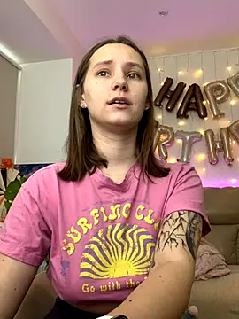 Snapshot of HotCaramellsTV chatting on October 16, 8:15 am HotCaramellsTV online show from October 16, 8:15 am