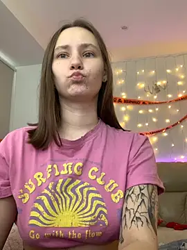 Snapshot of HotCaramellsTV chatting on October 22, 8:25 am HotCaramellsTV online show from October 22, 8:25 am