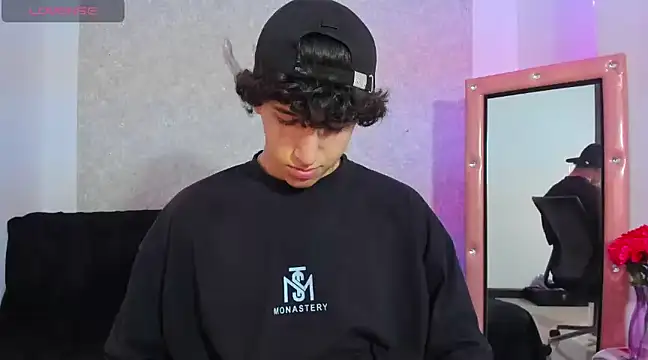 Kerverr  online show from December 13, 10:34 pm