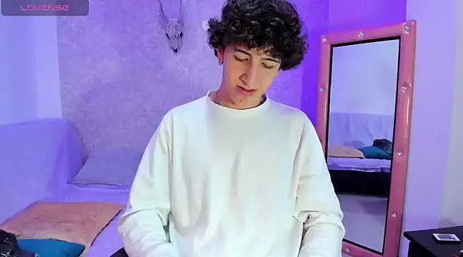 Kerverr  online show from January 3, 8:43 pm