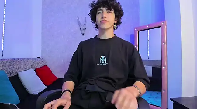 Kerverr  online show from February 8, 7:49 pm