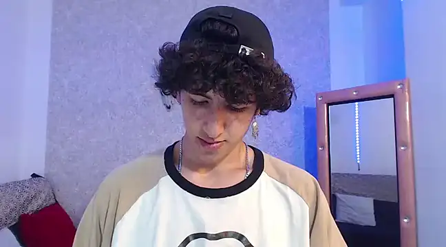 Kerverr  online show from February 12, 7:56 pm