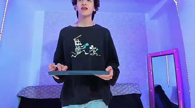 Kerverr  online show from March 19, 3:20 am