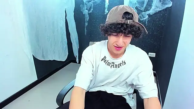 Kerverr  online show from October 11, 8:18 pm