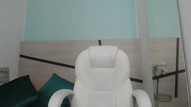 Snapshot of sussy_leon chatting on January 18, 12:26 pm sussy leon online show from January 18, 12:26 pm