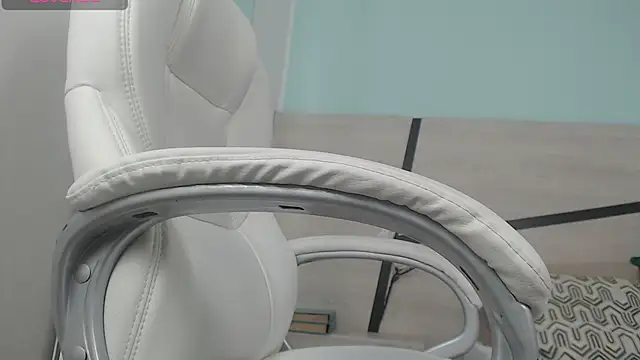 Snapshot of sussy_leon chatting on February 20, 3:19 pm sussy leon online show from February 20, 3:19 pm