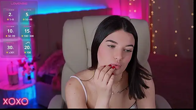 YourLolaBunny online show from March 8, 6:54 am