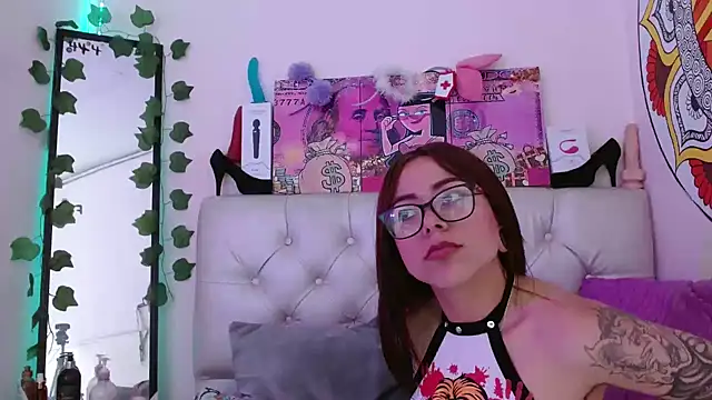 sarawiliamx online show from February 18, 8:38 am