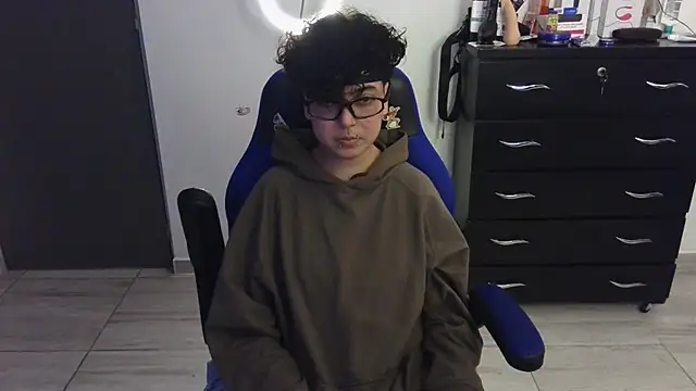 thomascooper7 online show from February 4, 10:13 pm