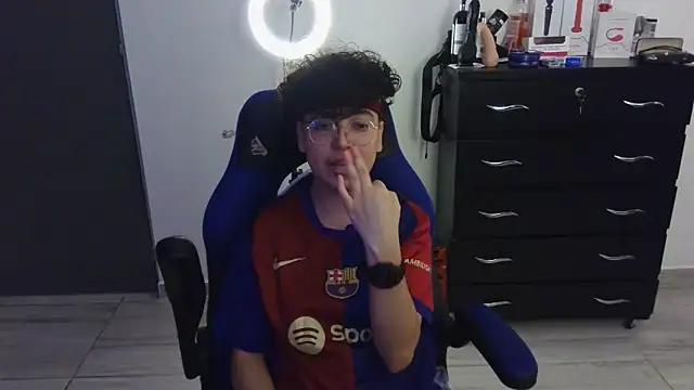 thomascooper7 online show from February 6, 8:56 pm