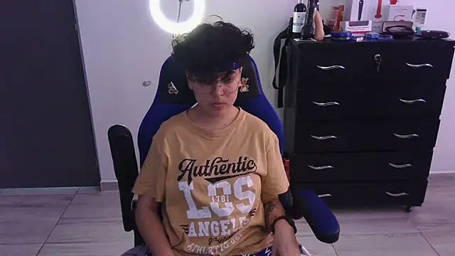 thomascooper7 online show from February 7, 9:26 pm