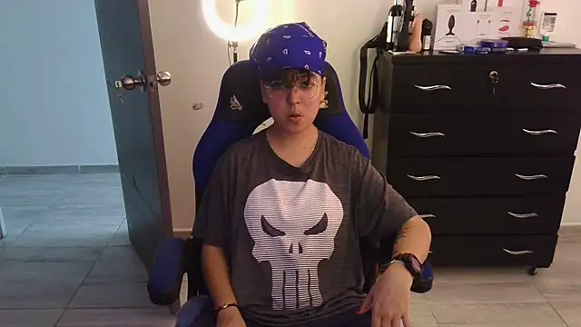 thomascooper7 online show from February 18, 10:03 pm