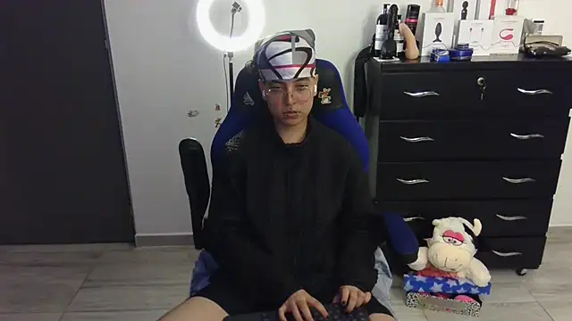 thomascooper7 online show from March 4, 1:45 am