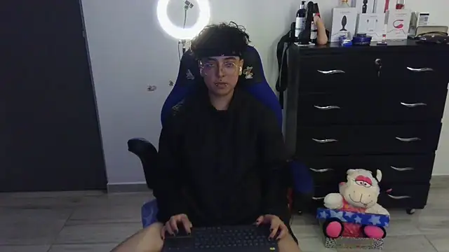 thomascooper7 online show from March 6, 12:43 am