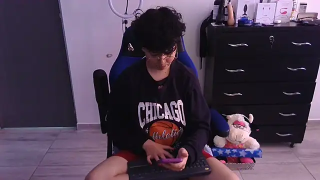 thomascooper7 online show from March 12, 6:44 pm