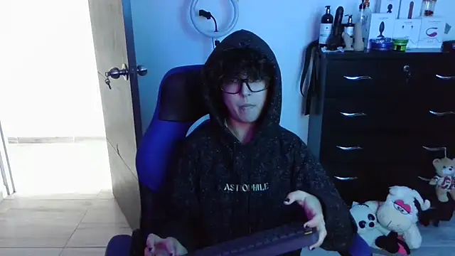 thomascooper7 online show from September 29, 5:18 pm