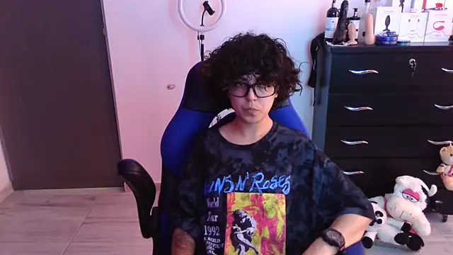 thomascooper7 online show from November 4, 7:02 pm