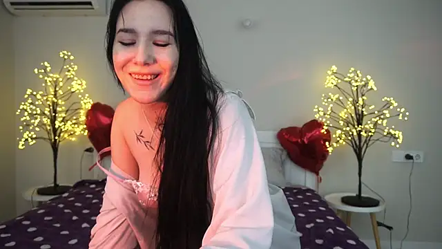 NikkiGoldSide online show from March 8, 1:03 pm