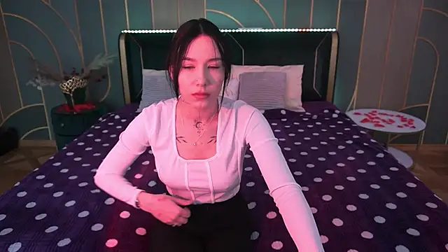 NikkiGoldSide online show from March 17, 1:50 pm