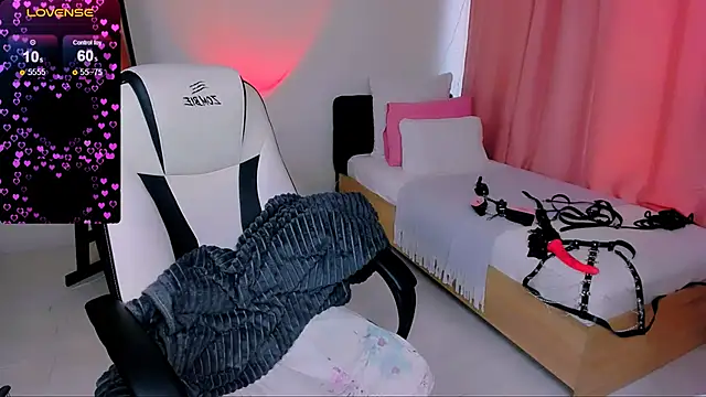 love insidee online show from February 7, 11:34 am